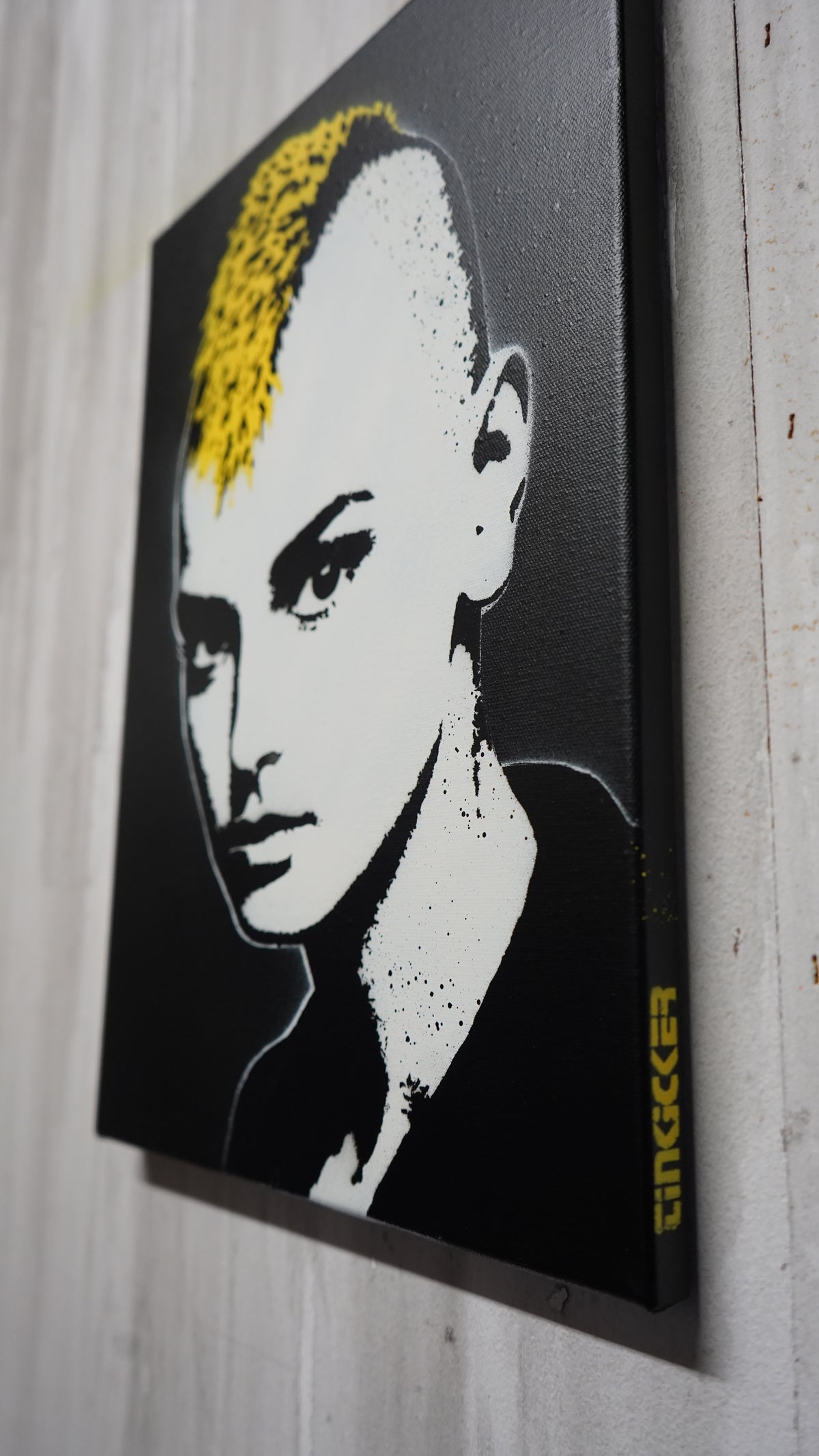 Sinead - Black Canvas