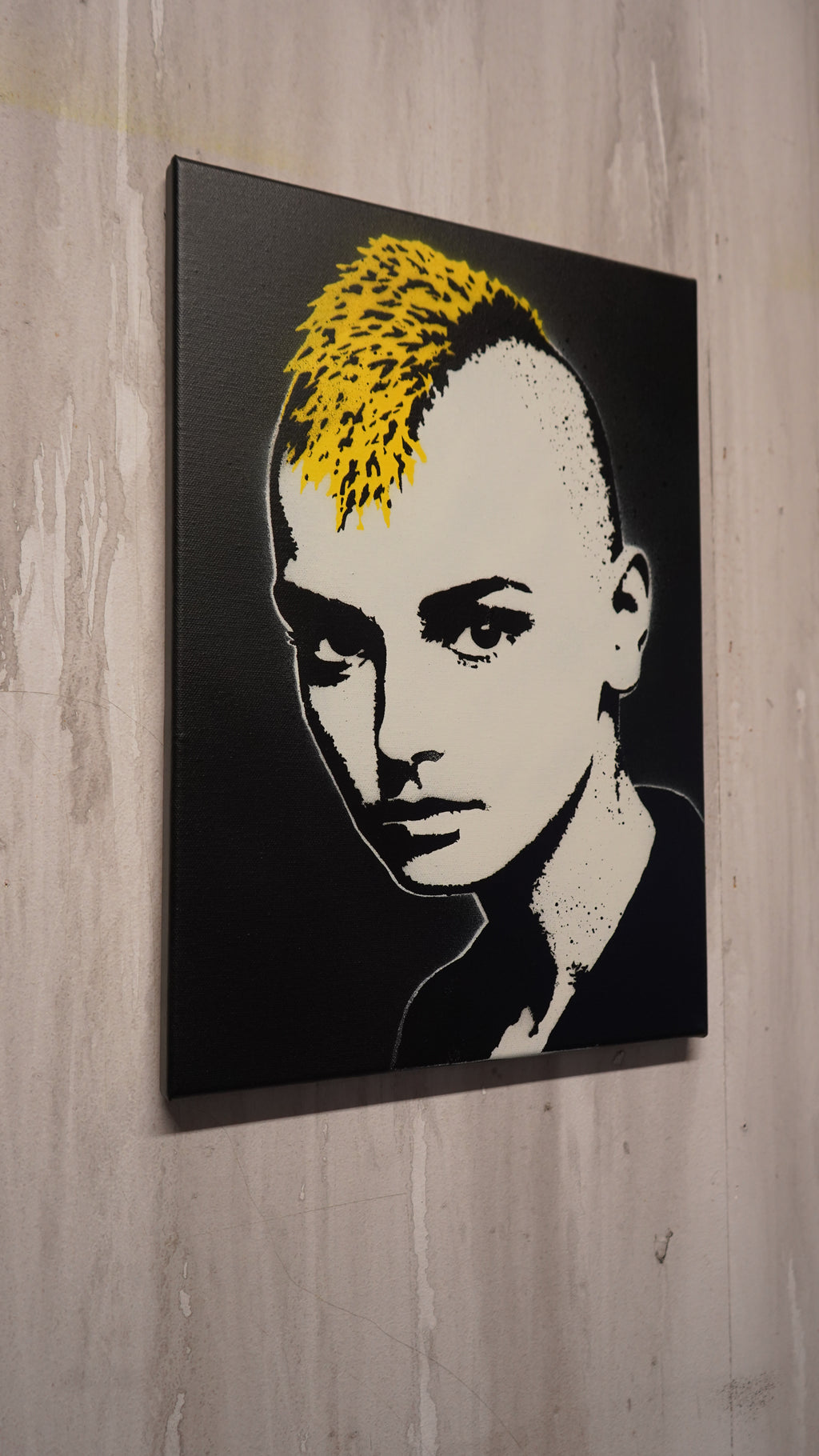 Sinead - Black Canvas